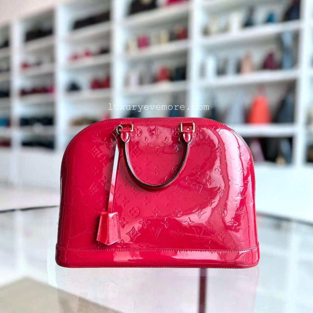 LV Alma MM Vernis Patent Leather Red Golden Hardware Louis Vuitton