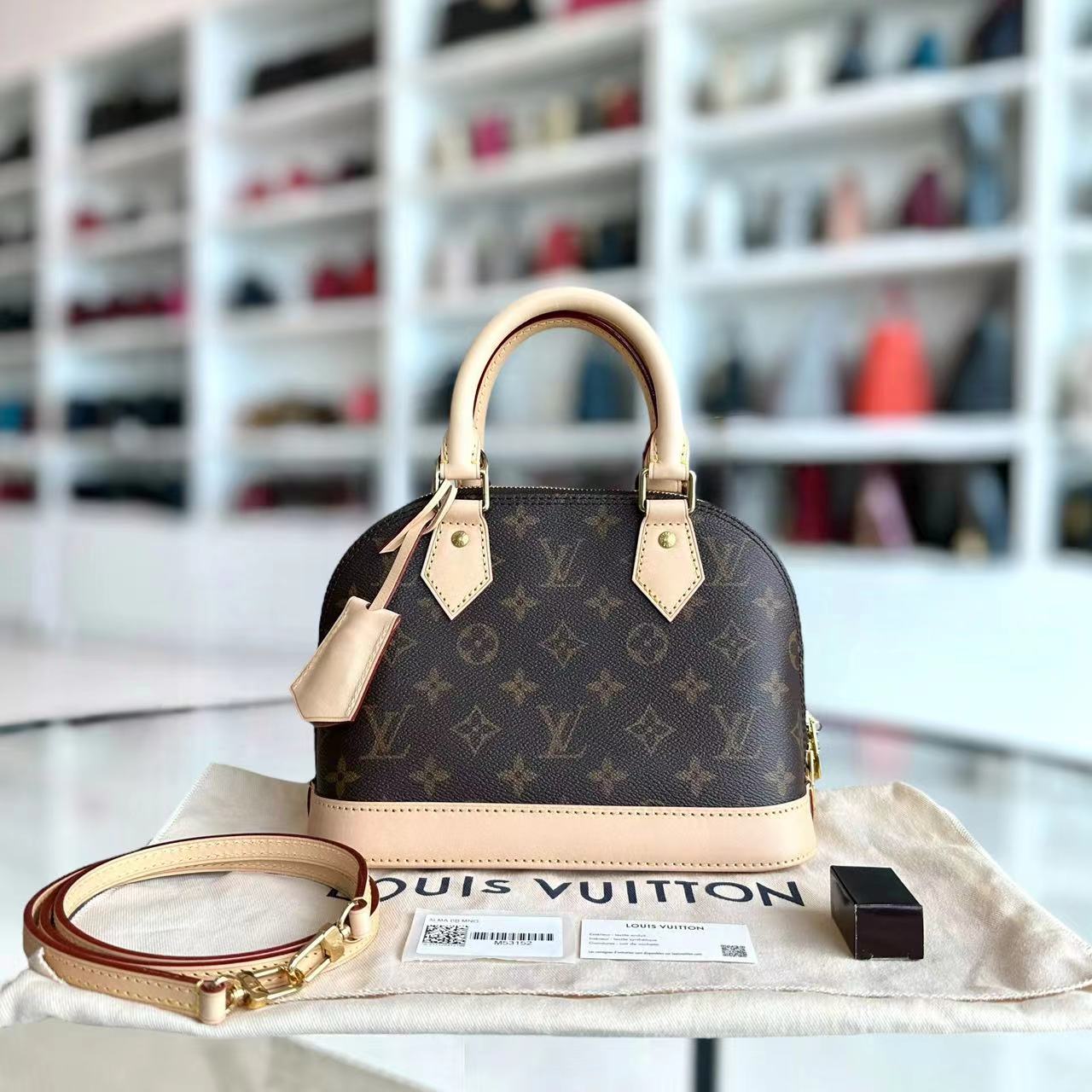 *Like New* LV Alma BB Monogram Canvas Leather 23CM Louis Vuitton